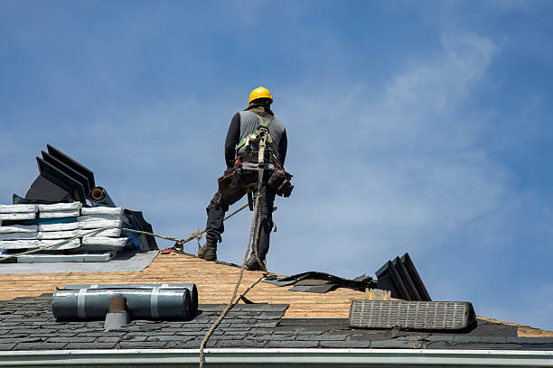 Professional Gutter Installation technician working in Congerville, IL